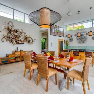 https://aramanis-villas.hotelsseminyak.net